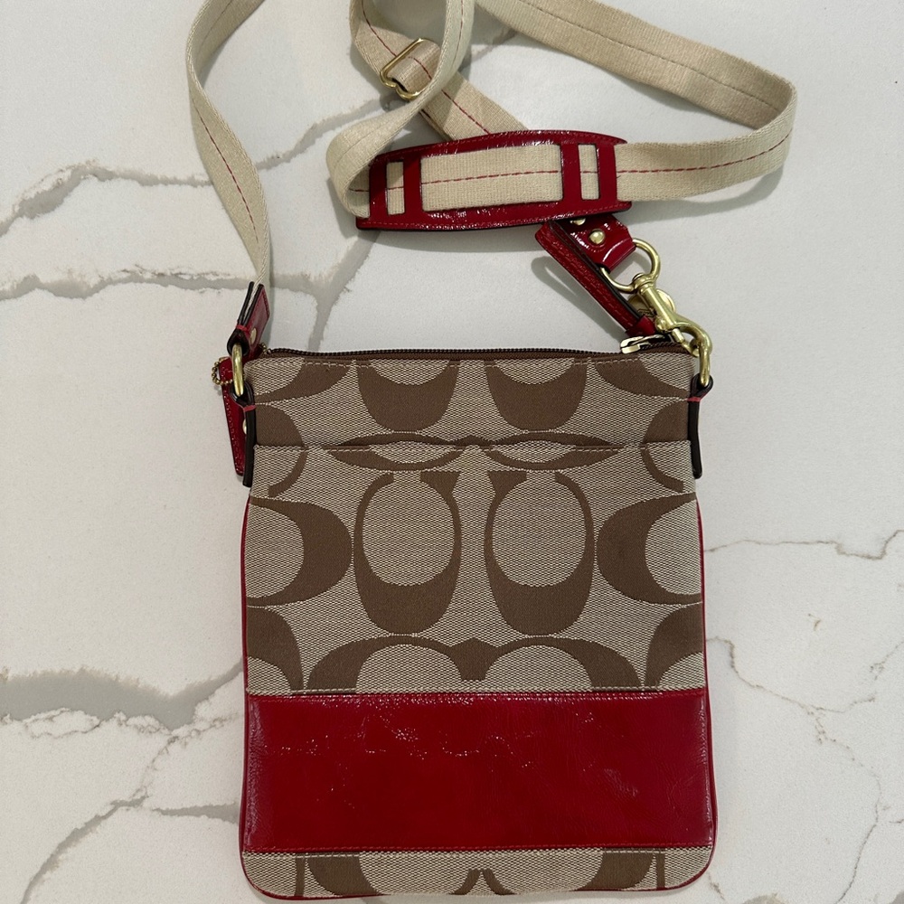Coach Signature swingback crossbody bag 💕